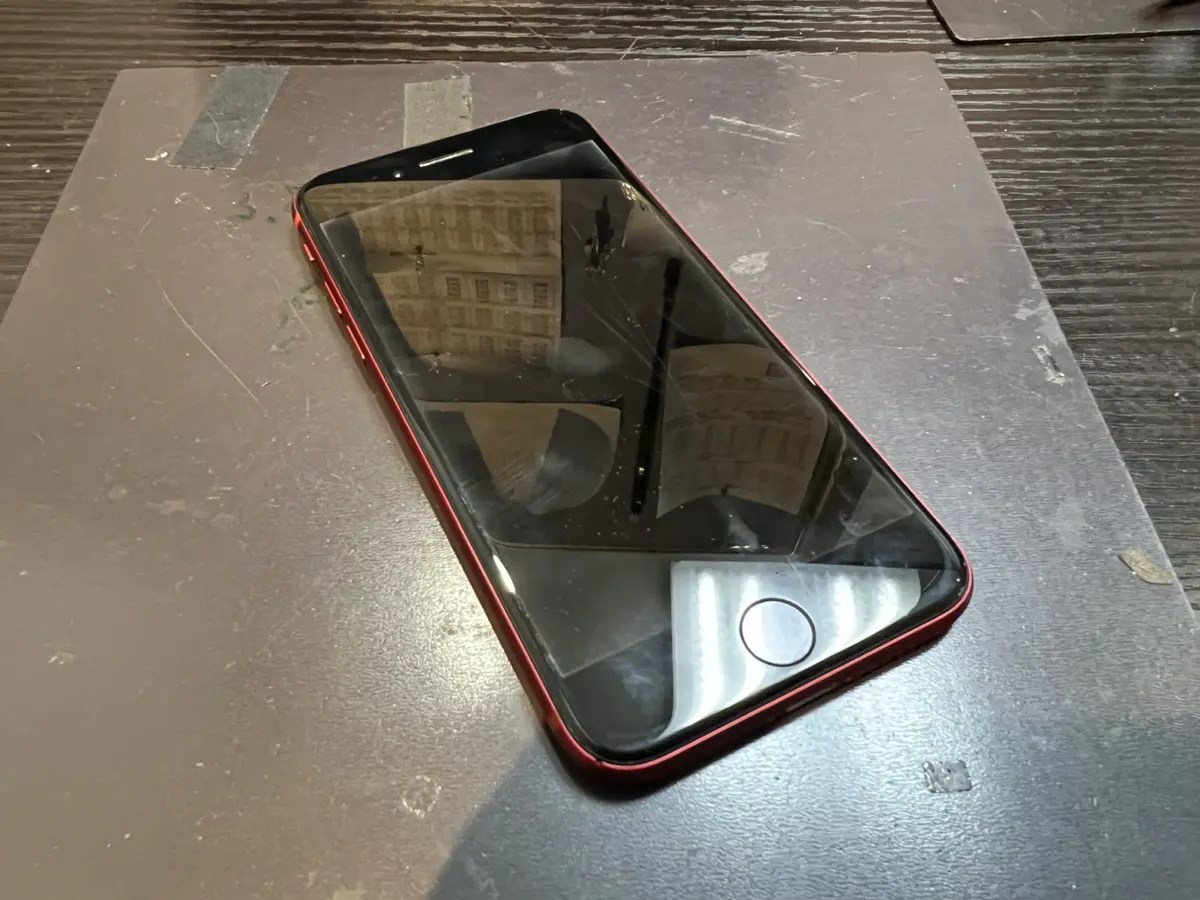 iPhone SE2】フリマサイトで買ったジャンク品のiPhoneを直したい