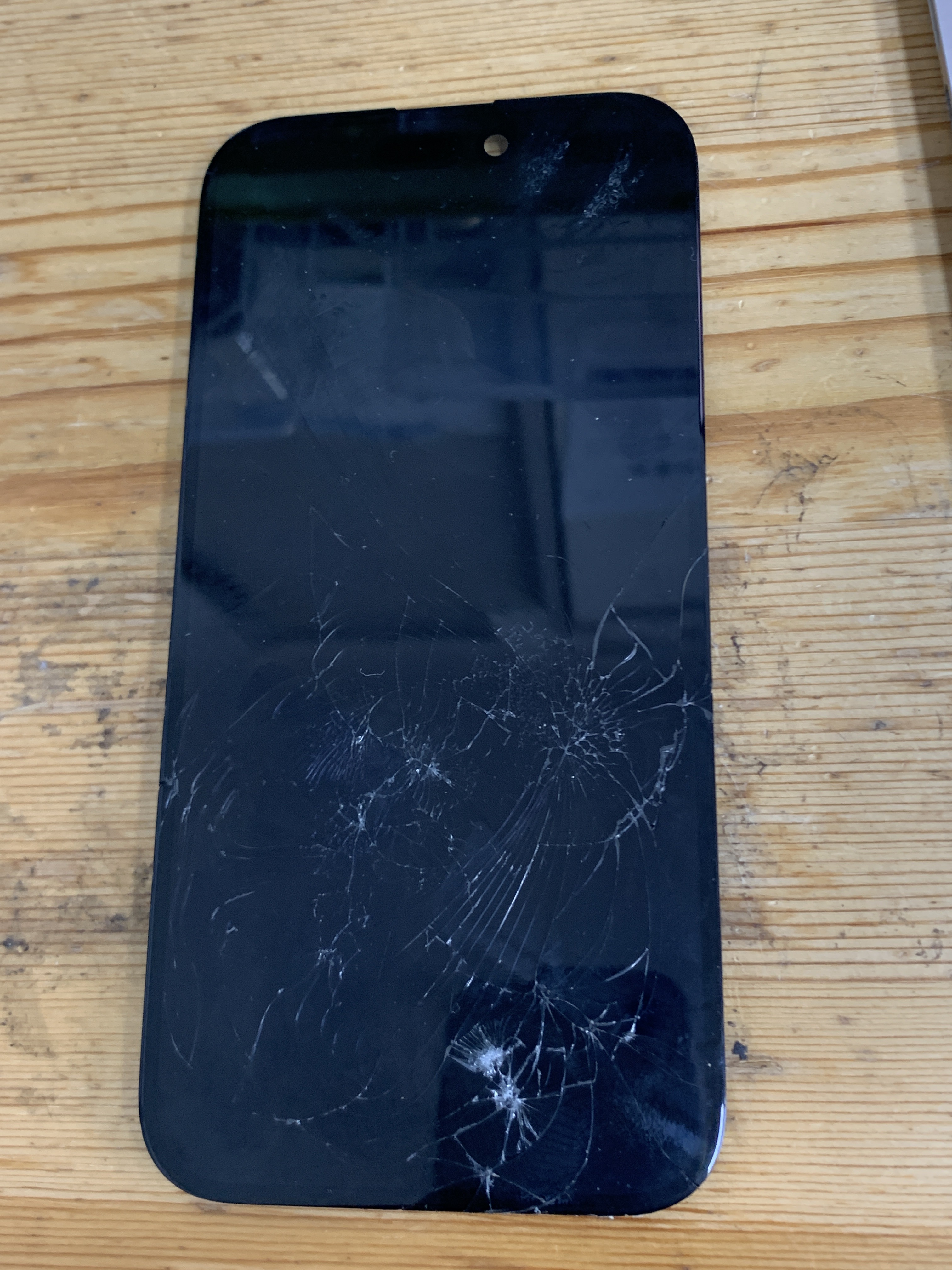 iPhone15 画面割れやタッチ不良は即日修理可能！【大泉学園店】 - 最長