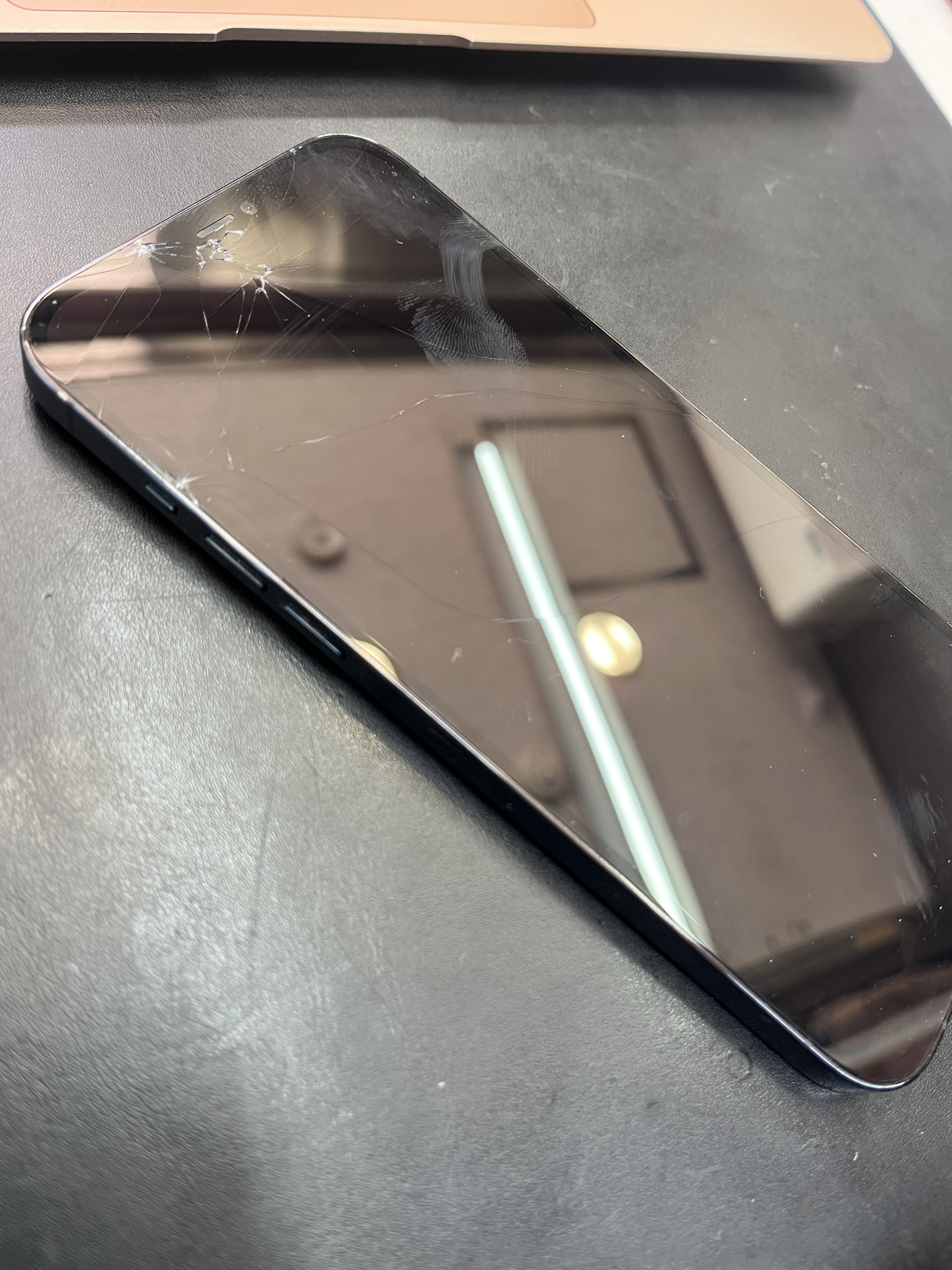 iPhone12ProMax 画面修理お任せください！【練馬店】 - 最長1年保証