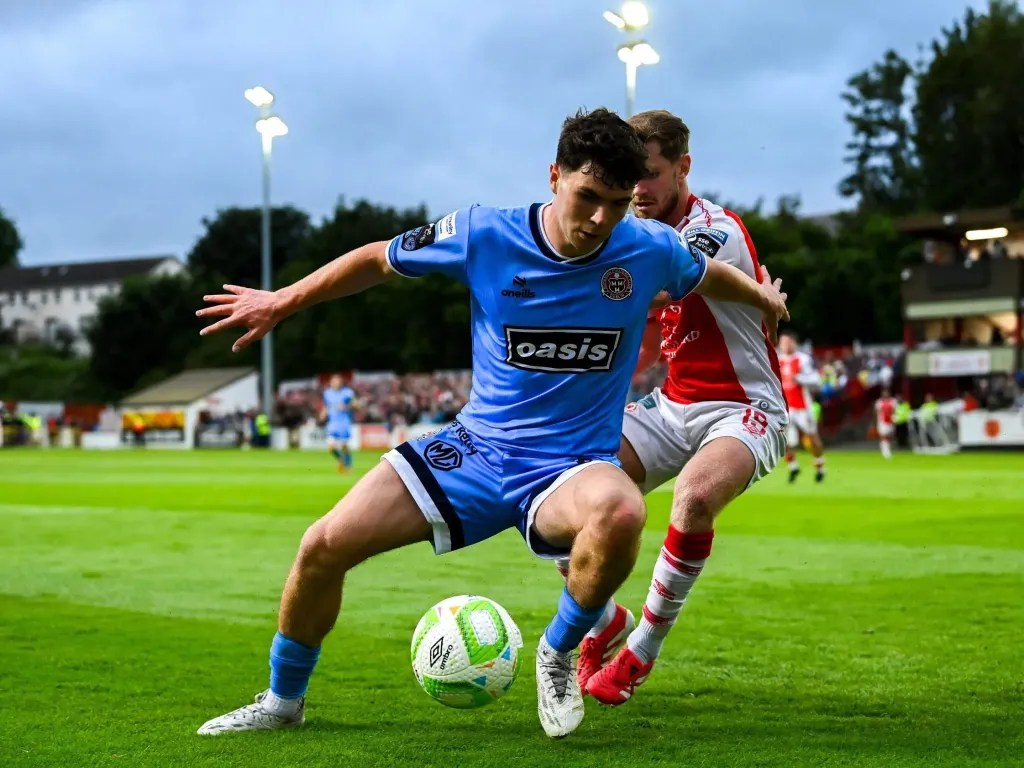 オアシスのコラボシャツから学ぶ、ボヘミアンFCの生存戦略｜LADS FOOTBALL
