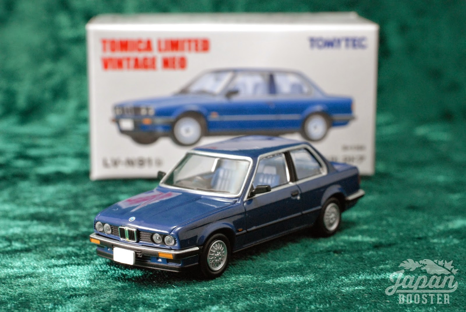 They keep coming: Tomica Limited Vintage Neo BMW 318i (E30) Coupe