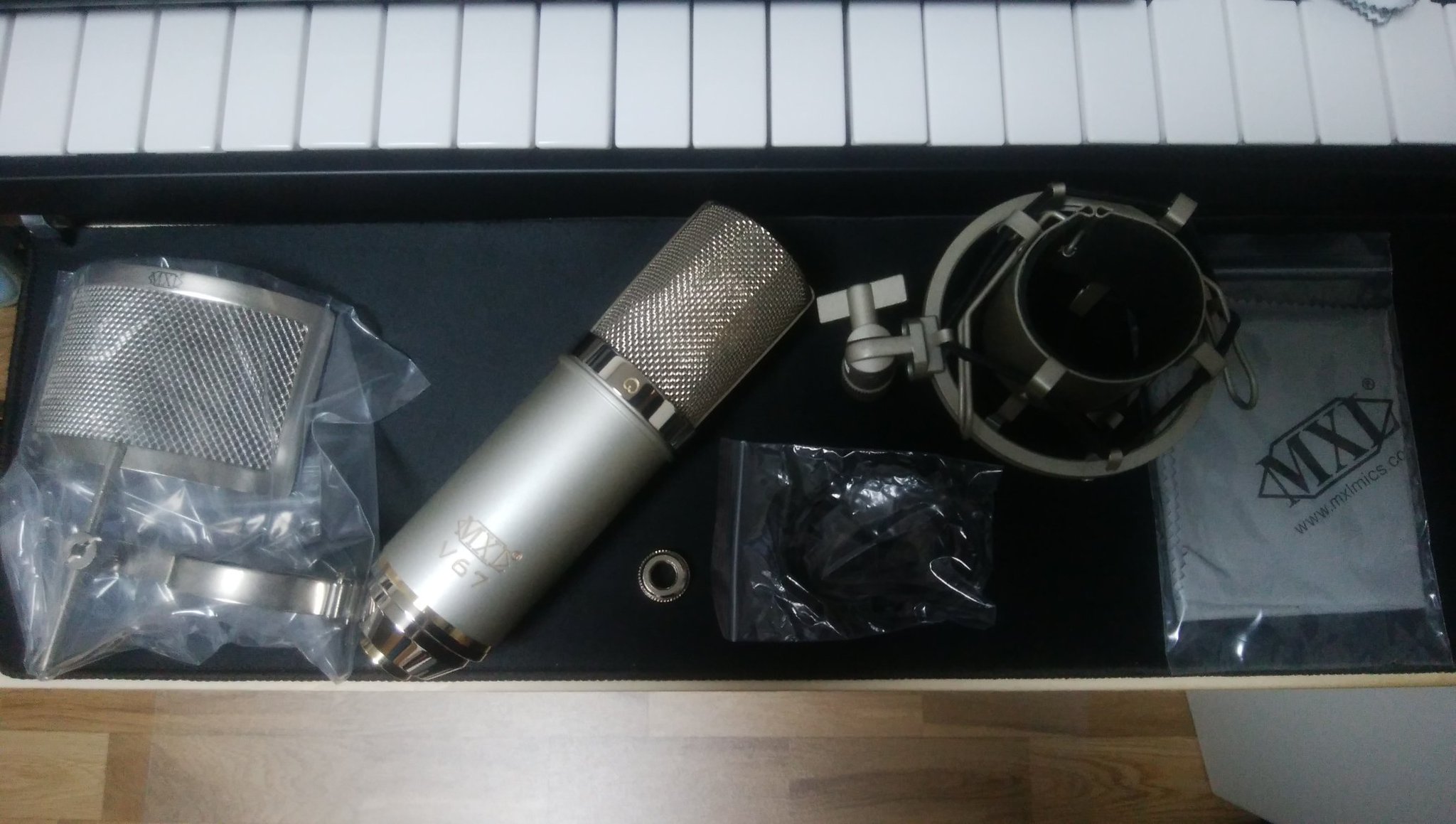 コンデンサマイク】素直な音「2003A」とコスパ重視「V67G-HE」を比較