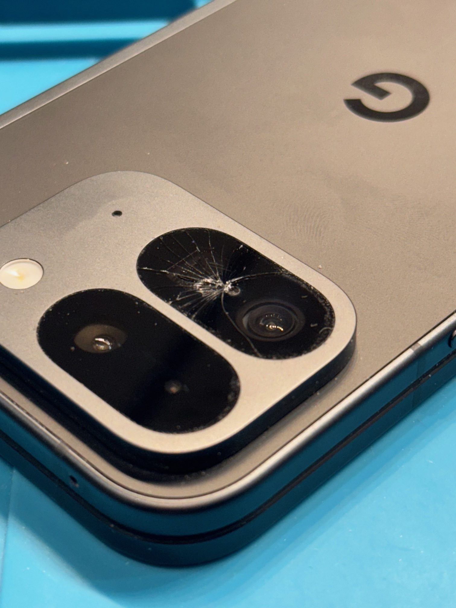 赤池店】Google Pixel 9 Pro Foldのレンズ割れ【日進市梅森からご来店