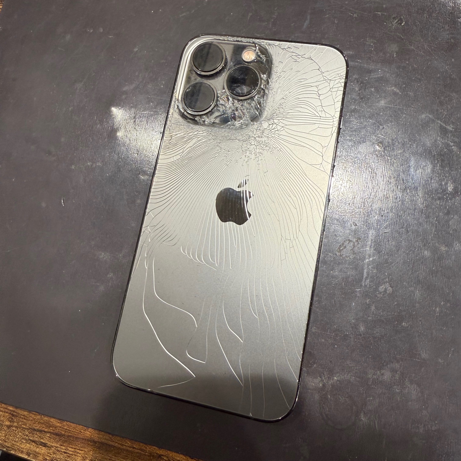 背面修理】iPhone背面ガラス割れについて解説！ | iPhone修理 スマート