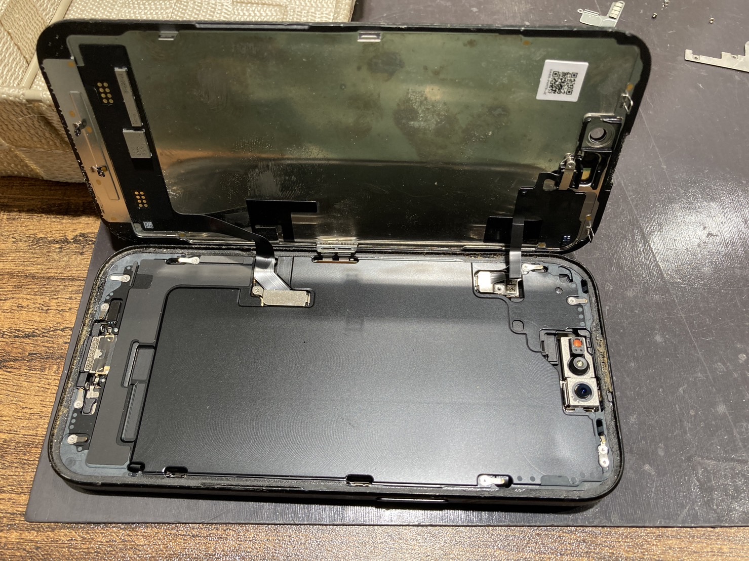 iPhone15】画面割れ・線・タッチ不良の修理事例