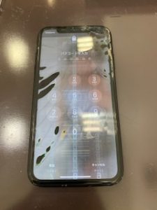 画面割れを放置していたら突然液晶漏れと画面暴走したiPhoneXR｜画面