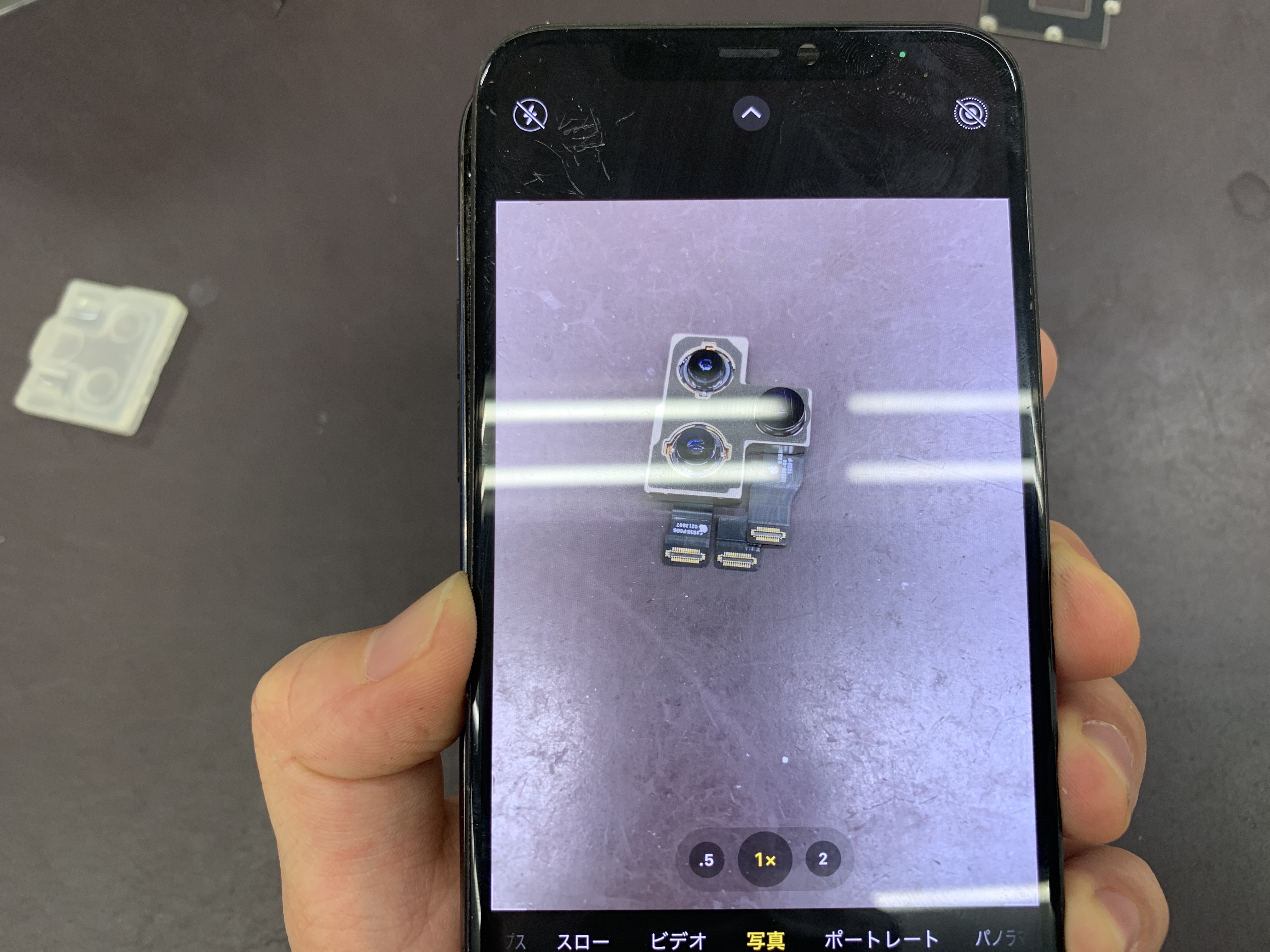 iPhoneカメラ起動時に白いボヤが…原因はカメラパーツ？【スマート