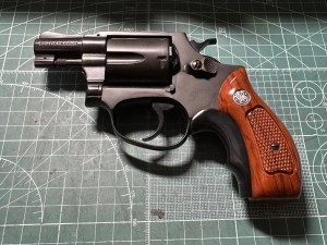 雪の日とモデルガン」コクサイ S&W M36 チーフスペシャル メガ