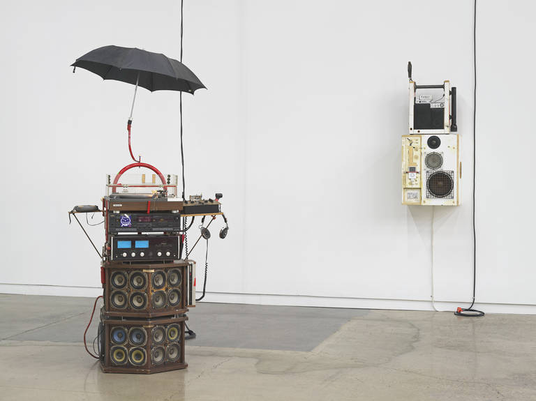 1980年代のヒップホップ文化を象徴するラジカセがアートに！DJや