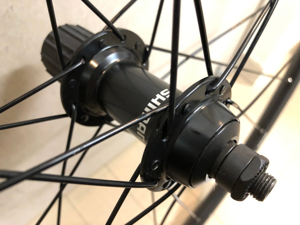 通学ロードにシマノの新型鉄下駄ホイール「WH-RS100」のリアを購入