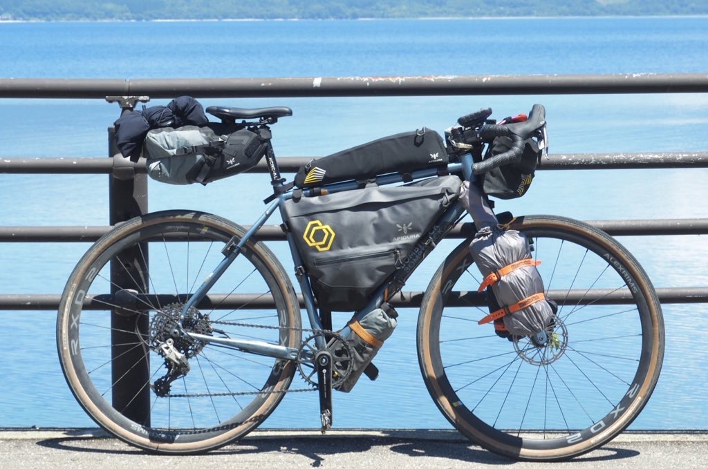 アピデュラを公式ライダーが解説！特徴、シリーズ、おすすめパッキング