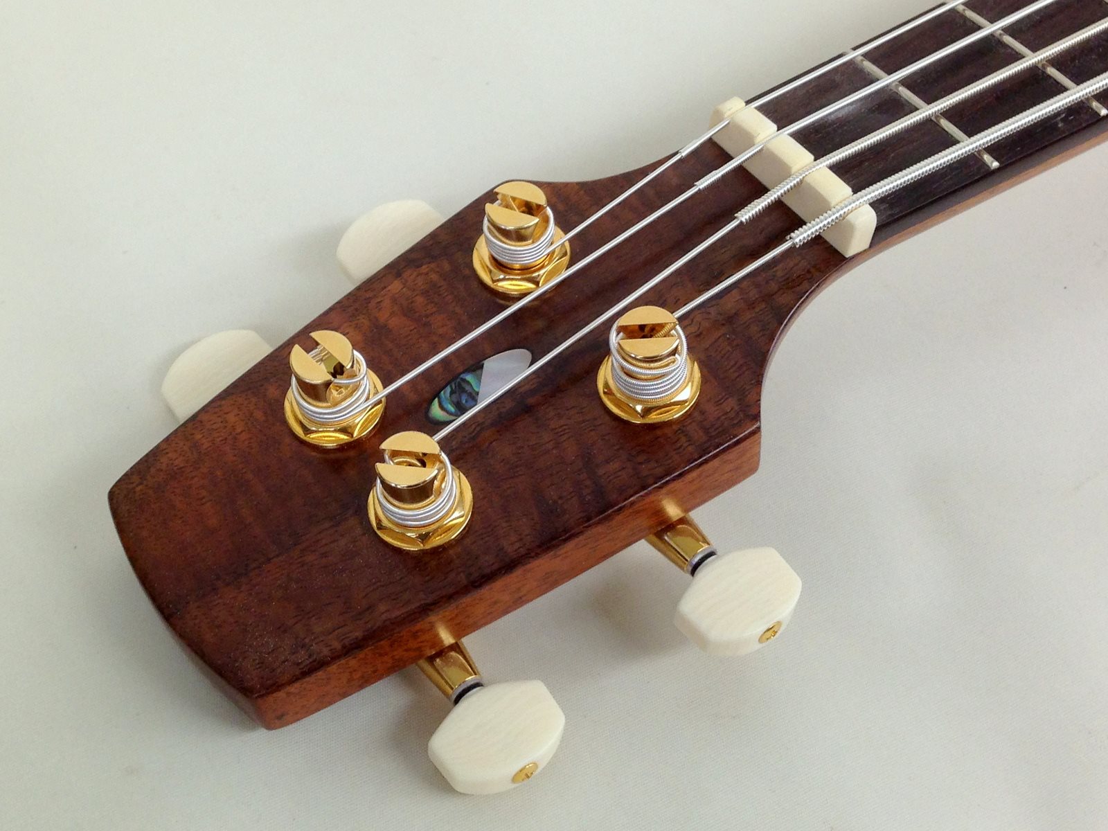 AMB ( Acoustic Mobile Bass ) - SEILEN UKULELES