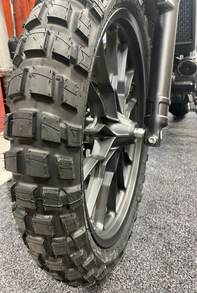 HONDA CL250 タイヤ交換】 - SPTADAO浅草タイヤ専門店