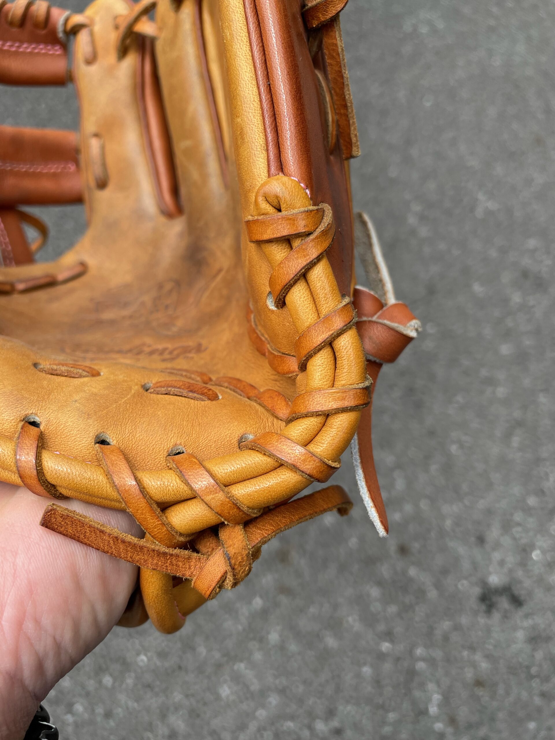 プロ野球選手が実際に使用したグラブから見るその使い方とは | 超野球