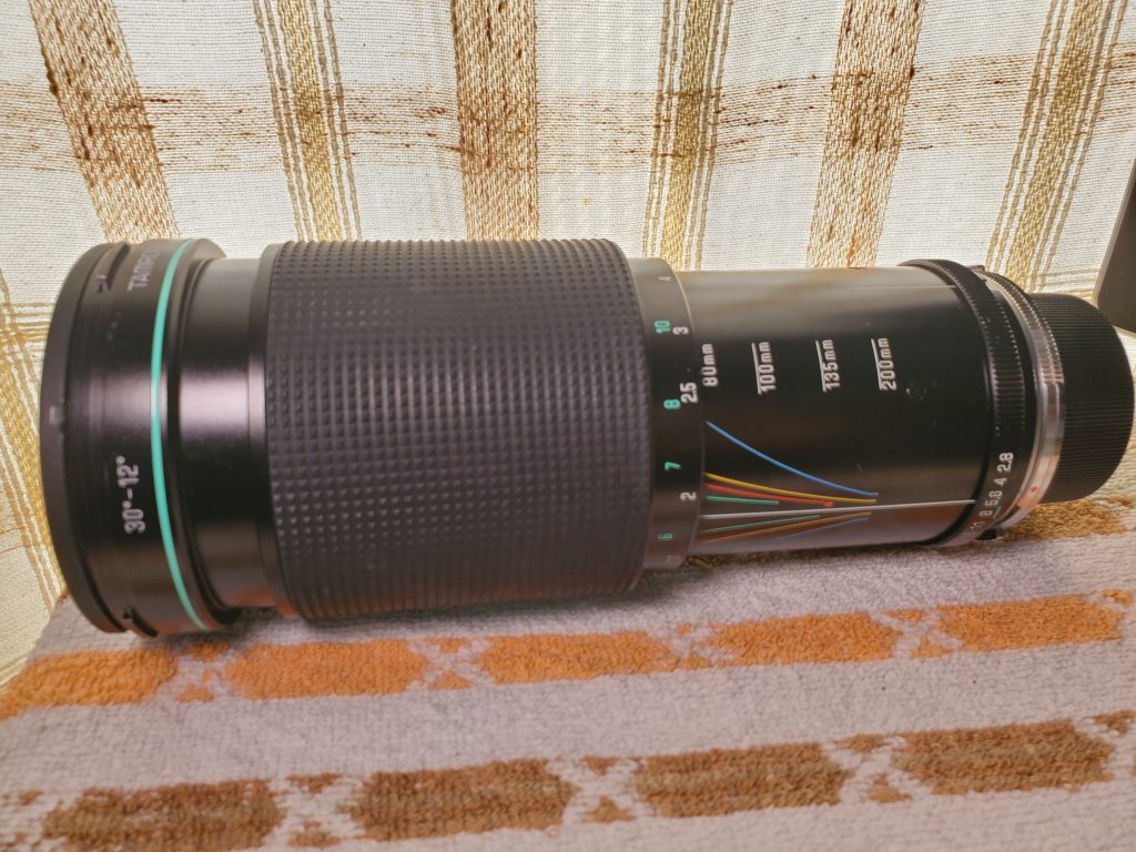 タムロン 200-500mm F6.9 アダプトール2の望遠ズームレンズを比較する