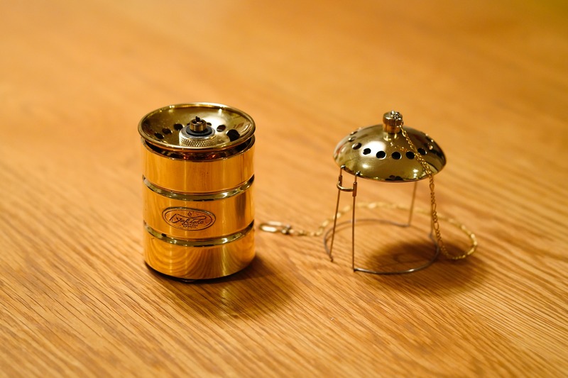 秋の夜長に雪丘工房・灯油ランタンを磨く