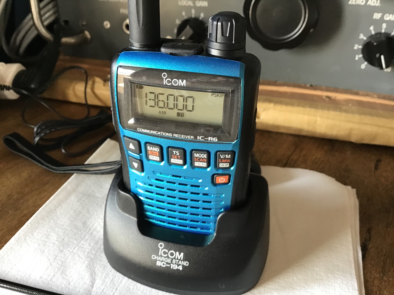 性懲りも無く今度は ICOM IC-R6 広帯域ハンディ受信機を買ってみた