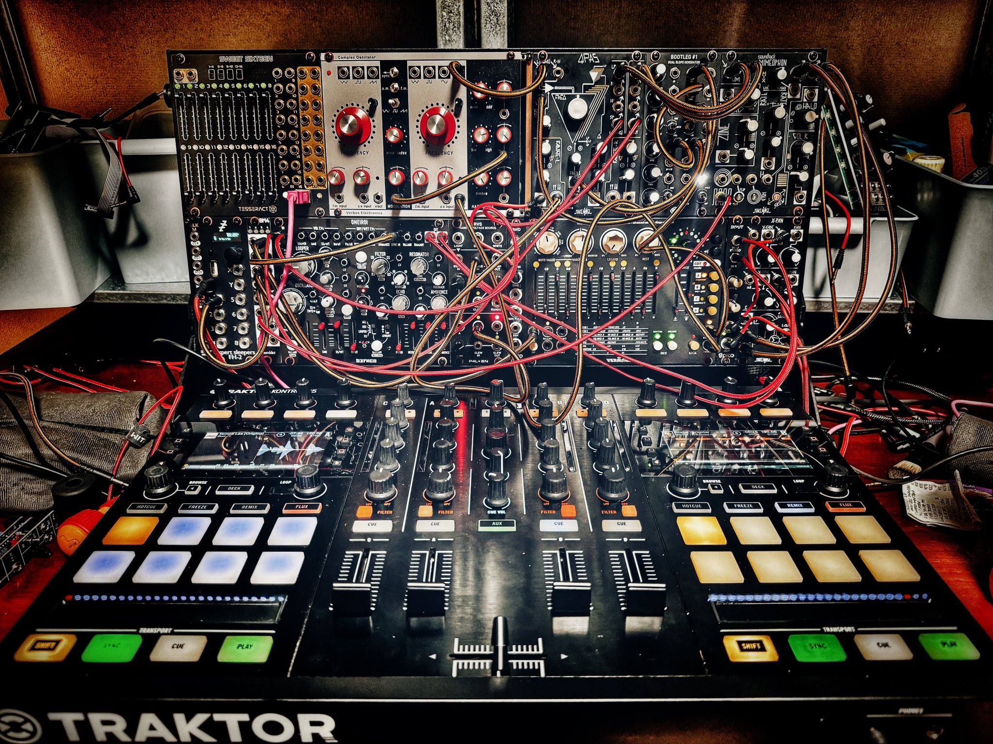 モジュラーシンセ x PCDJ – JunkYardMachineMusic