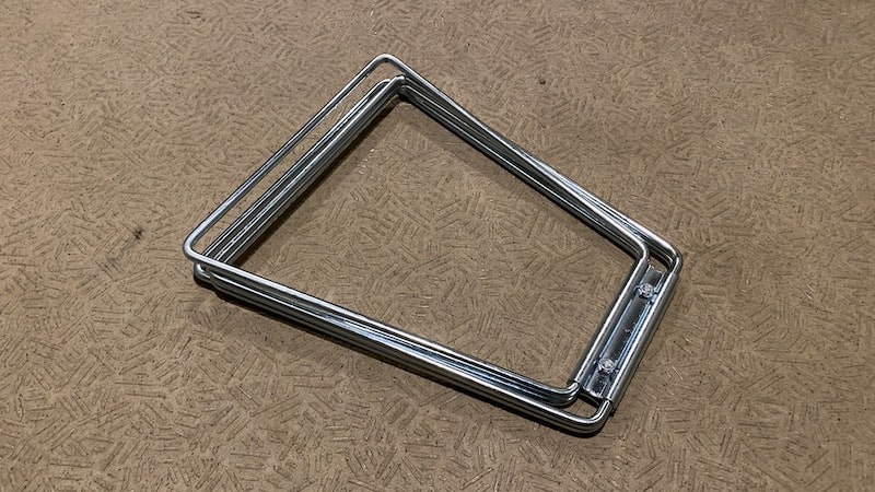 wanderoutのUNIVERSAL STANDはコンパクトでアルミコンテナ等におすすめ！