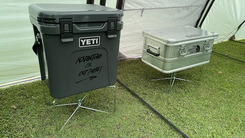 wanderoutのUNIVERSAL STANDはコンパクトでアルミコンテナ等におすすめ！