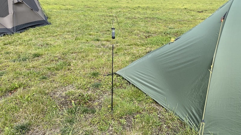 SHU WORKSのULランタンスタンド「ULTRA LIGHT PORTABLE CAMPING LIGHT