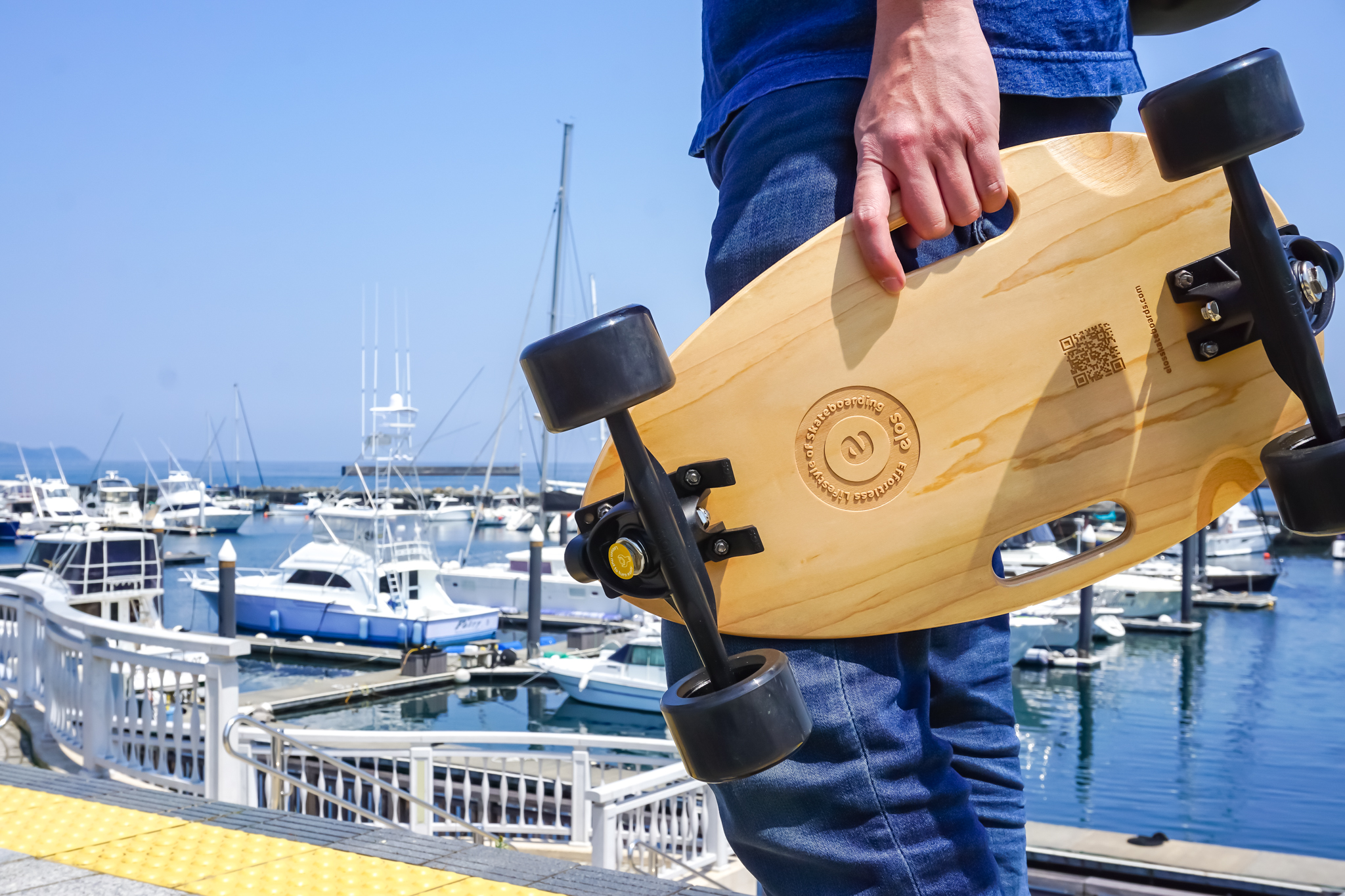 Elos】持ち運びやすい小型スケボー「イロス」を徹底レビュー【初心者