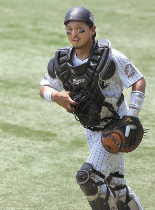 ミズノプロのミットで正捕手を狙う、田村龍弘選手！！野球用品スワロー