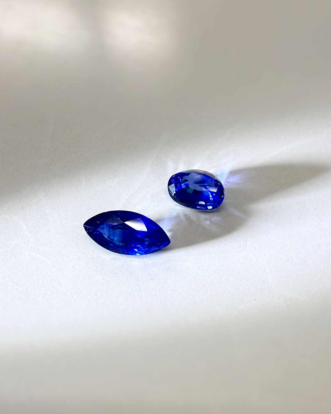 気品あふれるスリランカ産コーンフラワーブルーサファイア | アトリエ