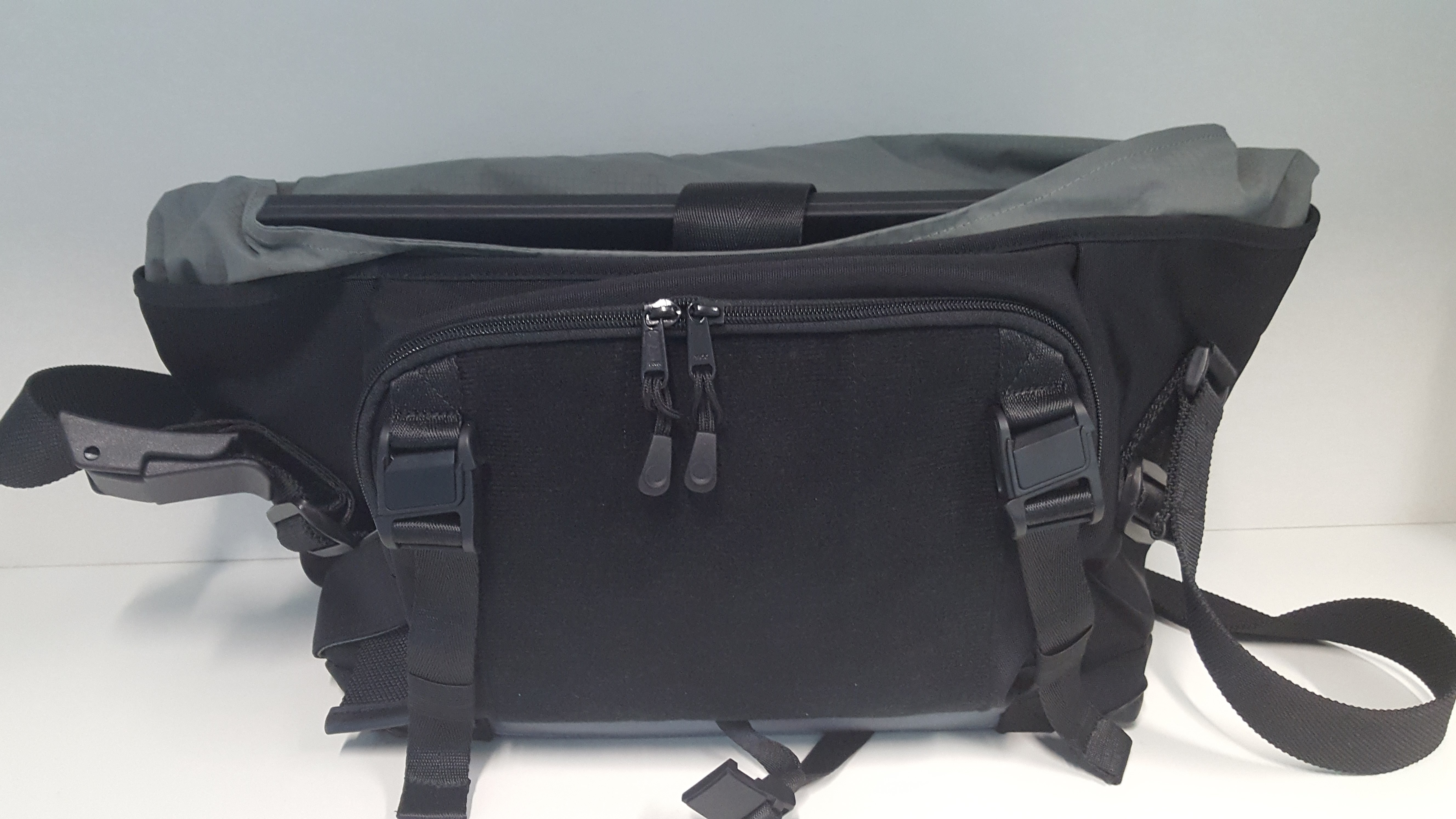ALPAKA 7ven Messenger Bag Review - AdamFowlerIT.com