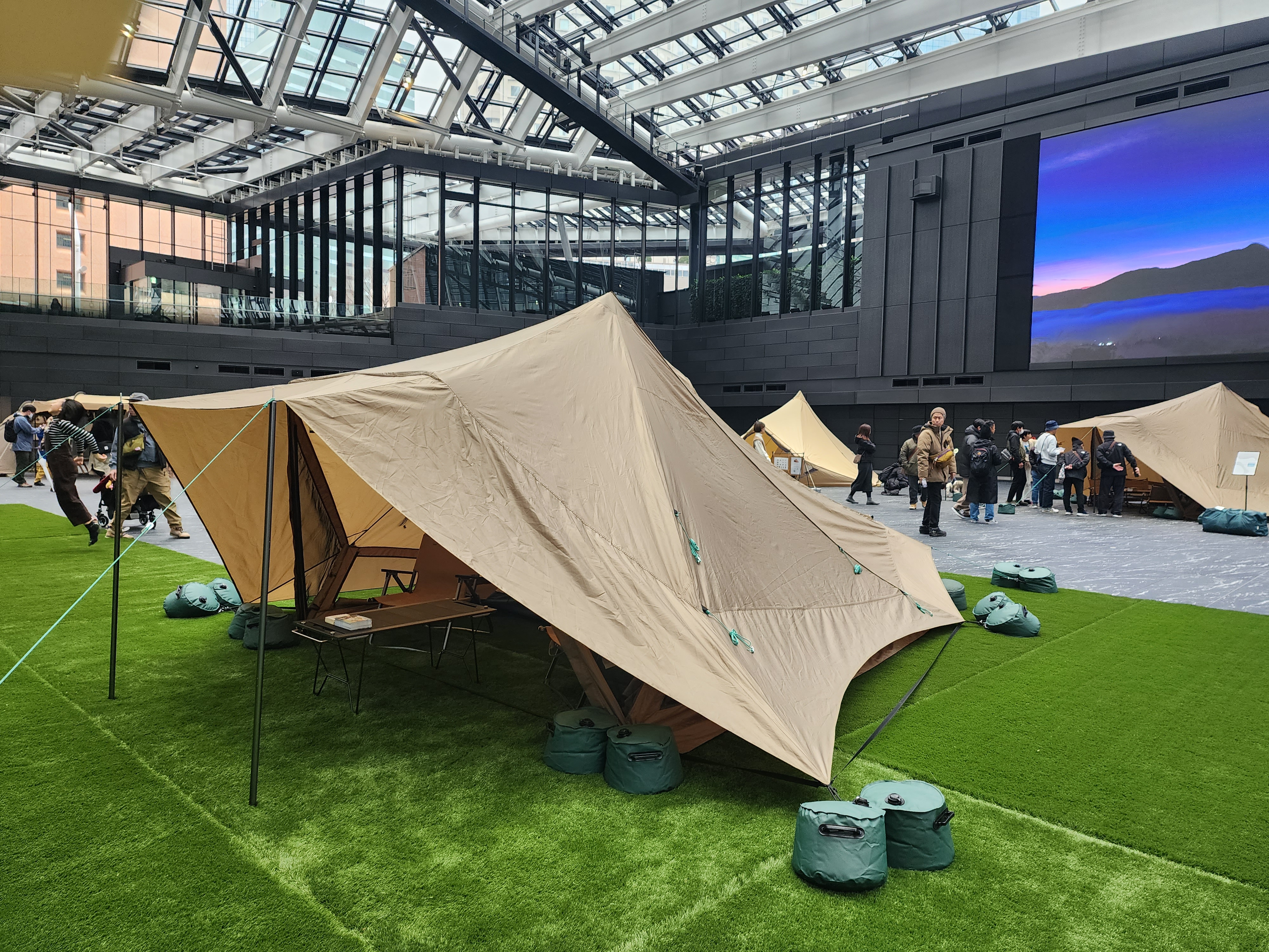 ほぼ日のキャンプブランド「yozora」のファーストテント「kohaku」と