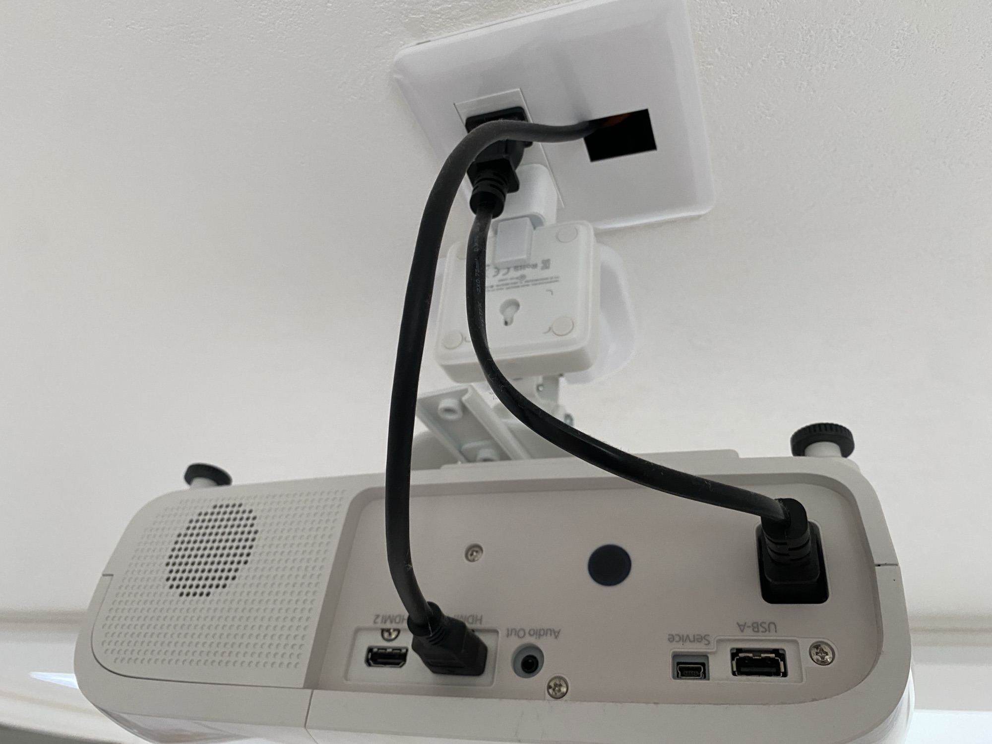 EH-TW5750】家庭用プロジェクターの設置計画と2年使った感想 – 20代で