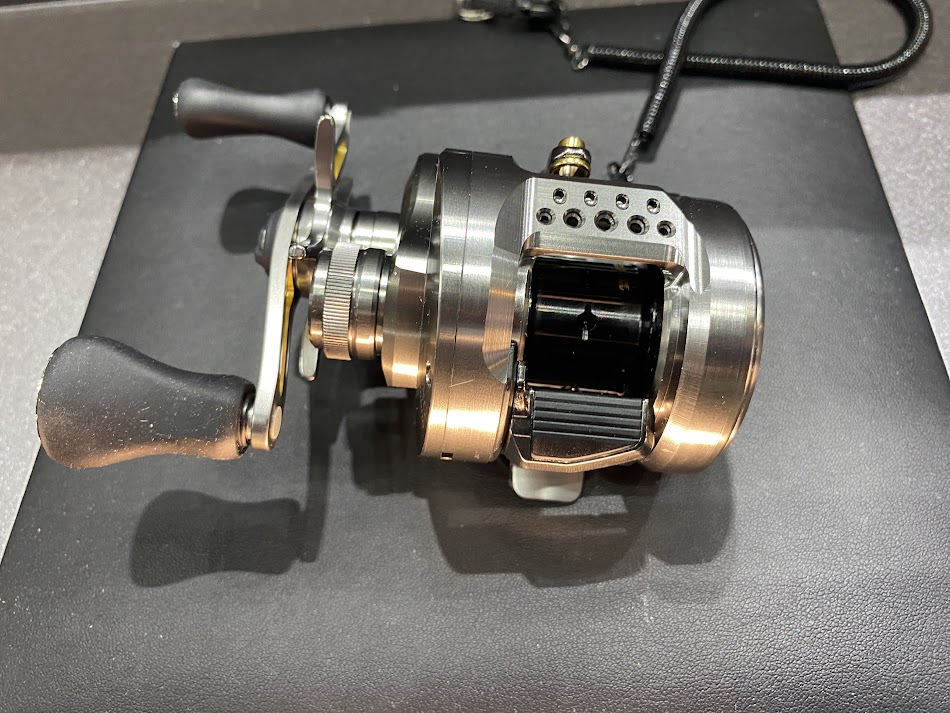 シマノ2023年新製品】より低弾道でカバーの奥を撃ち抜ける「23