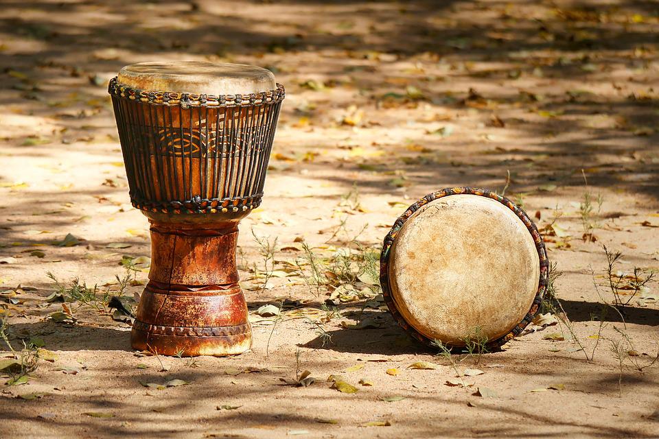 トーキングドラム（talking drum） : 民族音楽楽器の特徴、価格、歴史