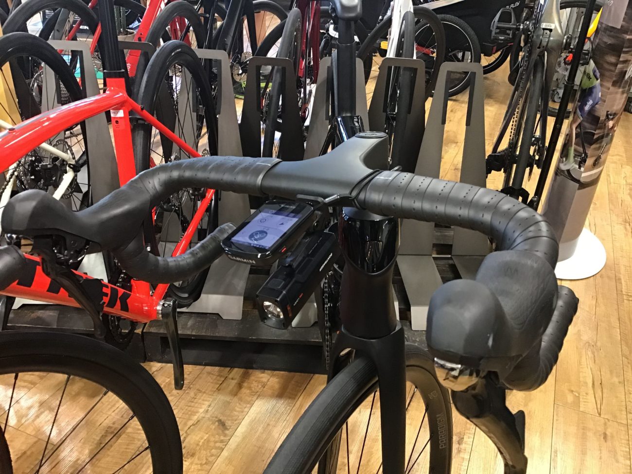 ボントレガーのステム一体型ハンドル、Aeolus RSLをお取り付け致しまし