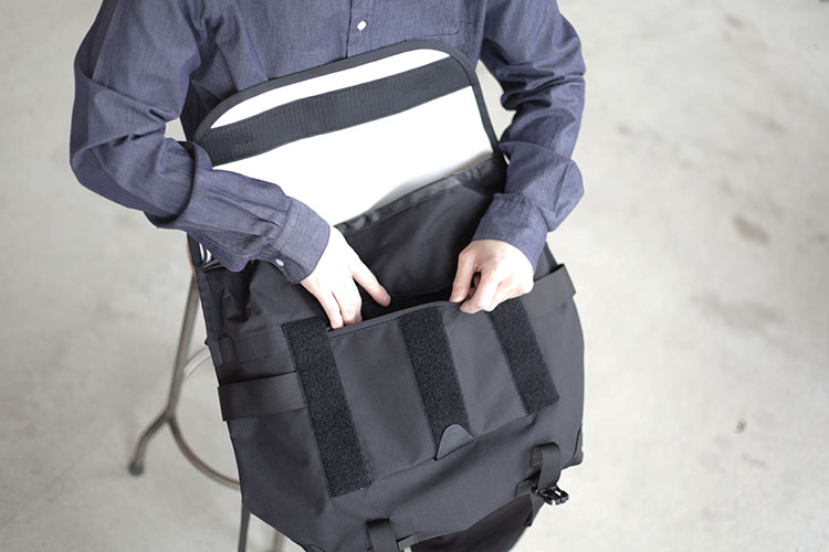 ライドに最適なメッセンジャーバッグ BAGJACK POGO | TWOPEDAL