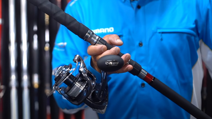 磯の大物と対峙する「レマーレBG」に待望のスピニングモデルが登場