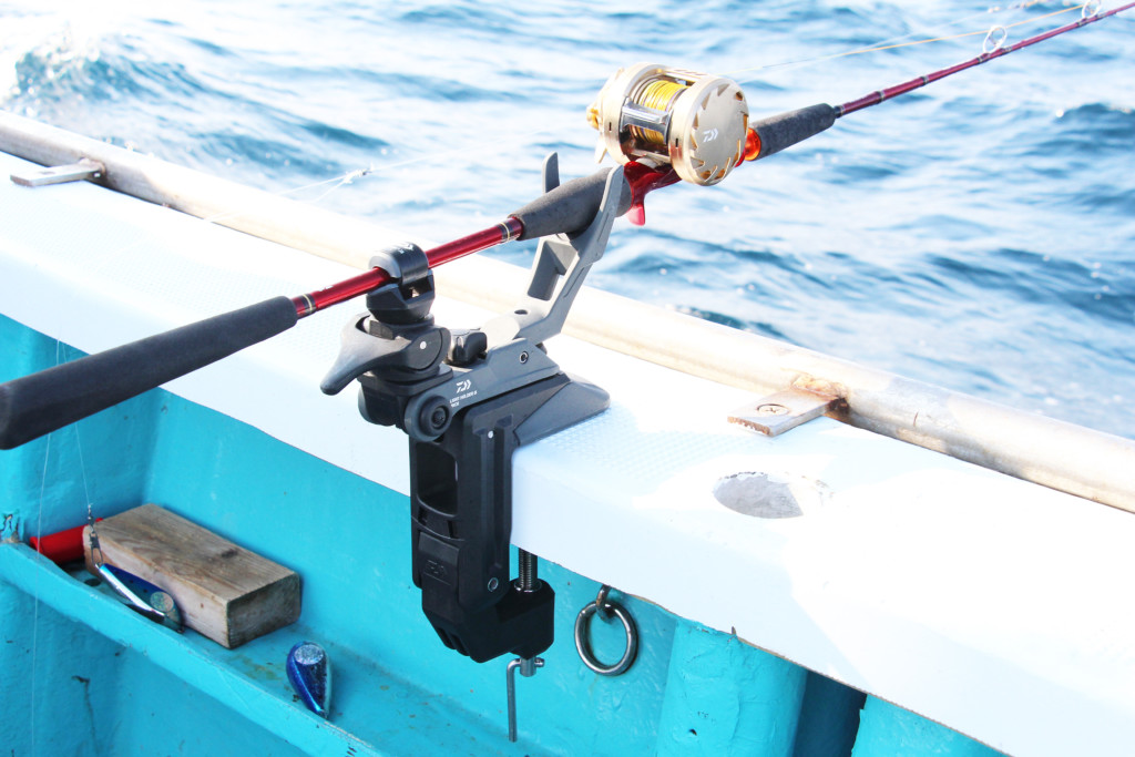 船釣りのマストアイテムが軽く、そして強くなって新登場!! タテ付け