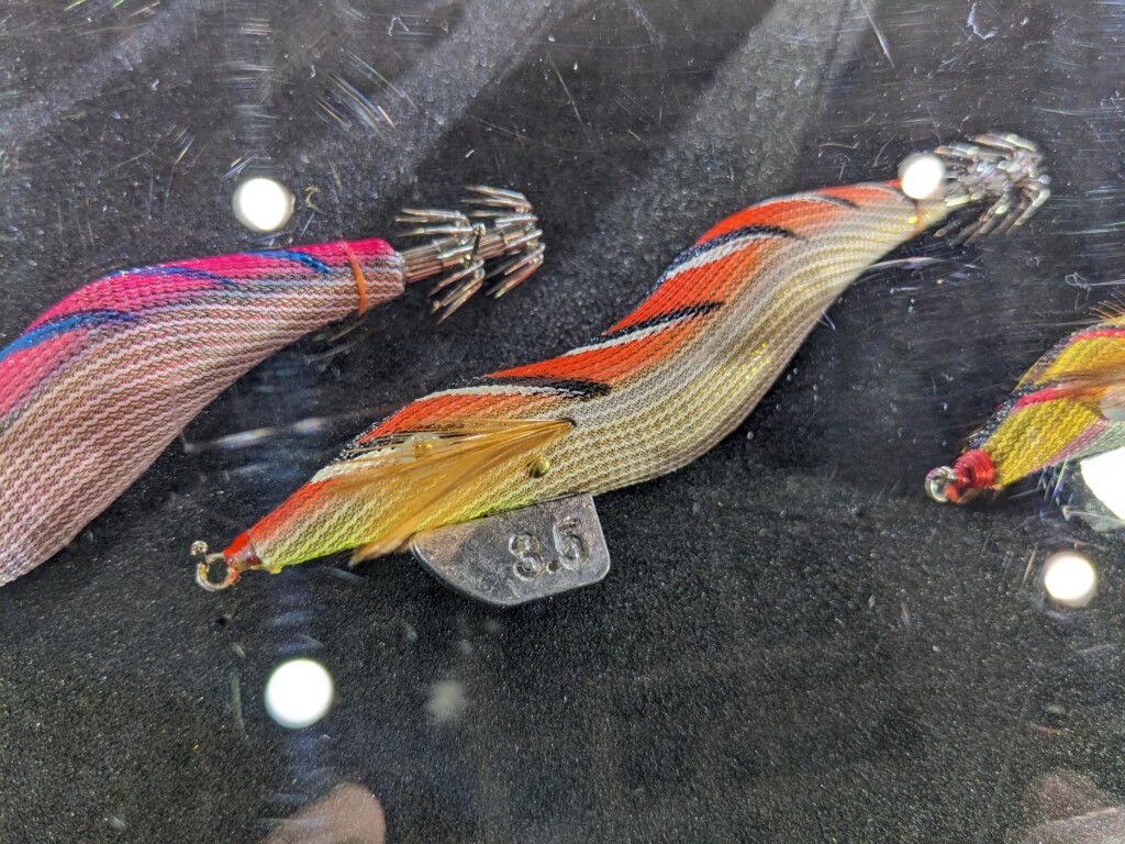 マジか！】伝説のエギ「餌木猿」から桐製ボディはそのままに価格を抑え