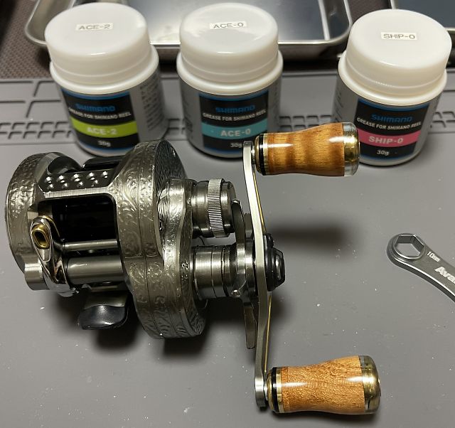 シマノ23カルカッタコンクエストBFSのギアボックス外パーツとハンドル