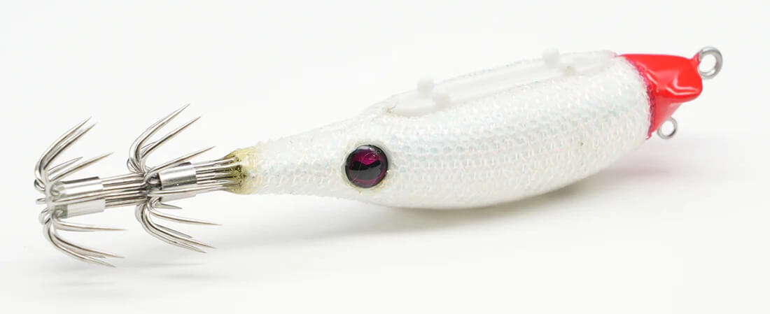 ケミホタルとエサのW装着でイカにアピール！ルミカの新型メタルスッテ