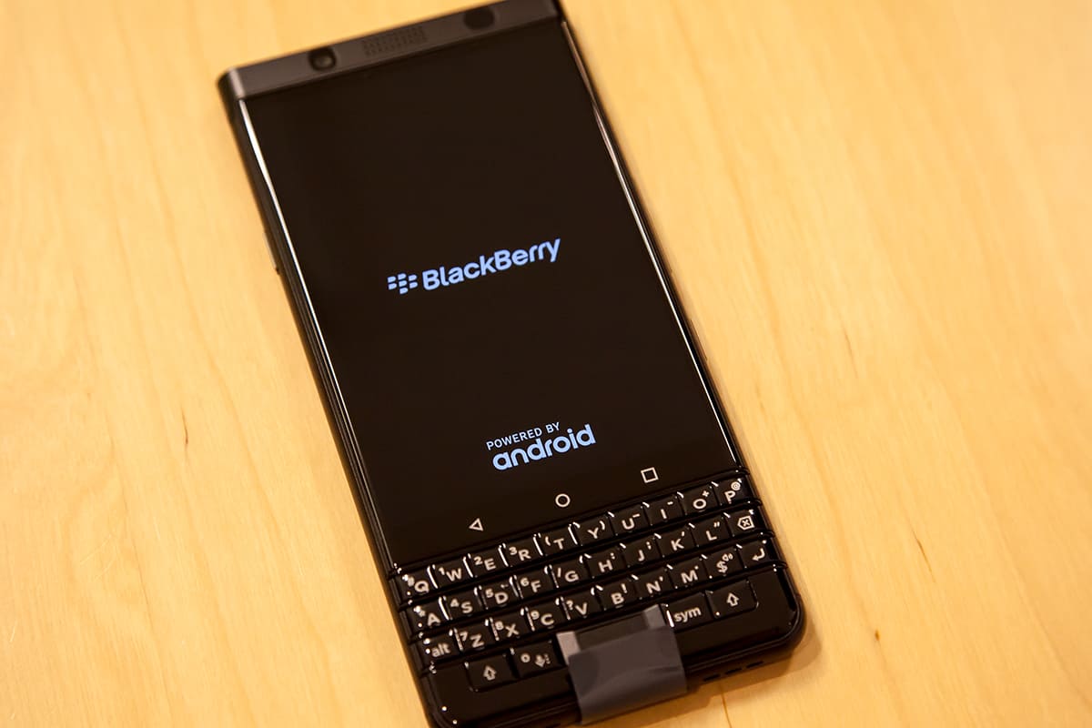 遂にDSDS対応のBlackBerry KEYone(BBB100-7)を買ったので開封式