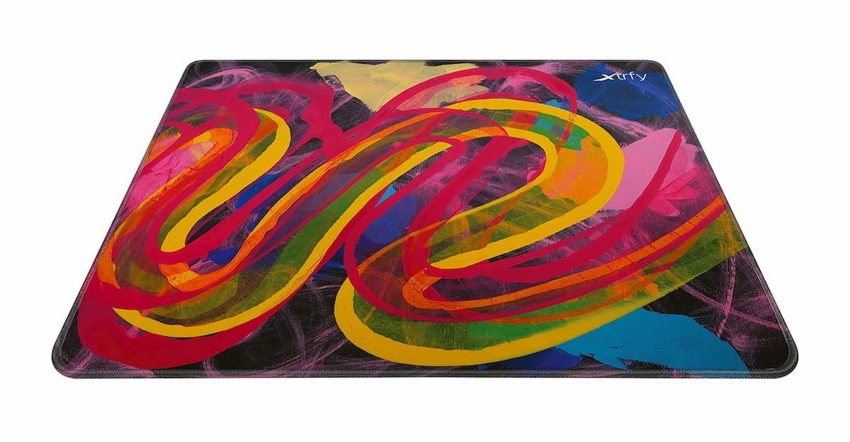 グラフィティアートをイメージしたデザインが特徴的なゲーミングマウス