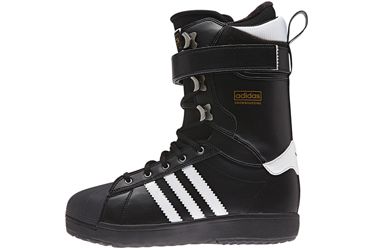 アディダス スノーボーディングは、Superstar生誕45周年をセレブレイト