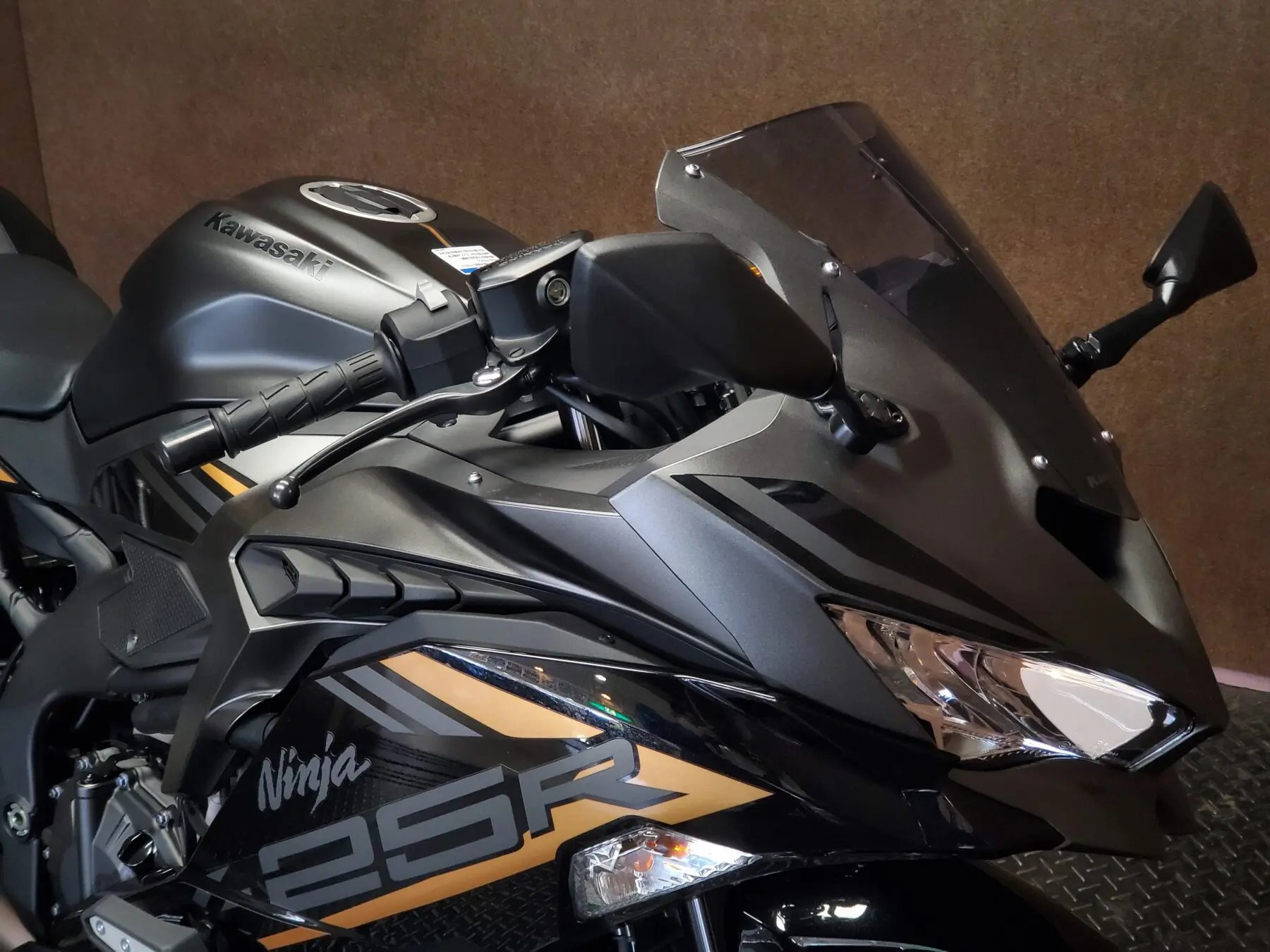 上げろ回転数！NinjaZX-25R フルEX装着 特選中古車！｜バイク・自転車