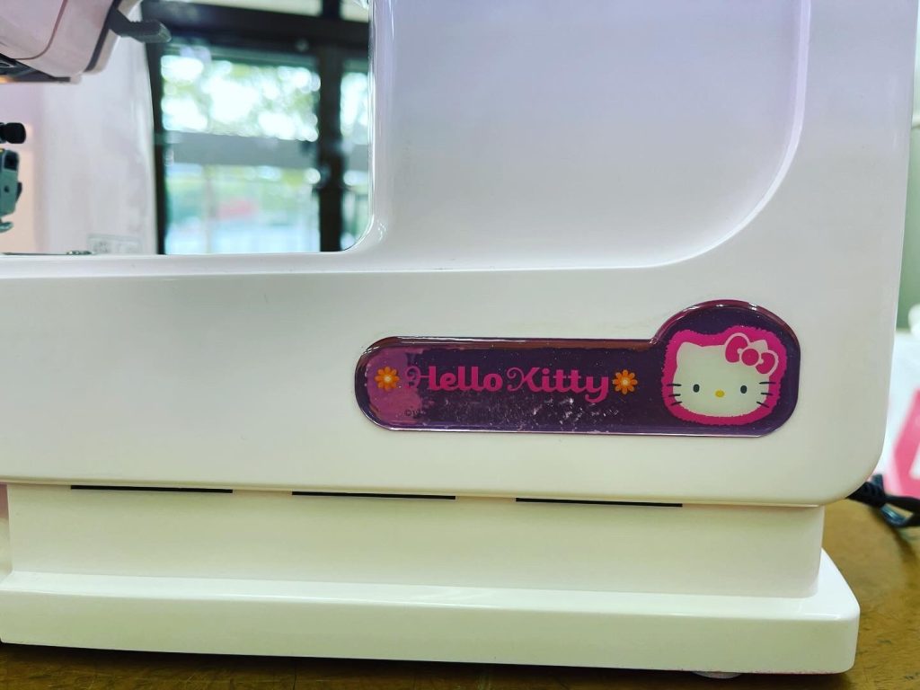 brother(ブラザー)コンパクト刺繍機付きミシン【ハローキティモデル
