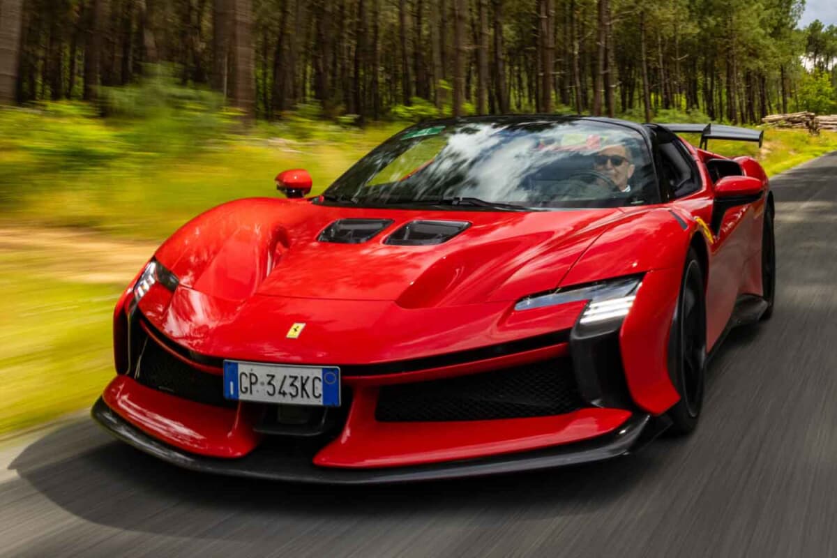 1億3000万円からのフェラーリ「SF90 XX スパイダー」を一般道で試す