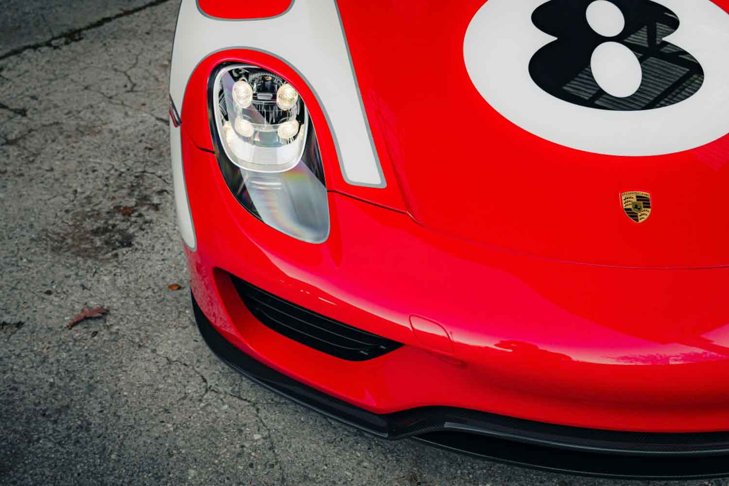 フェラーリの赤をまとったポルシェ「918スパイダー」があった