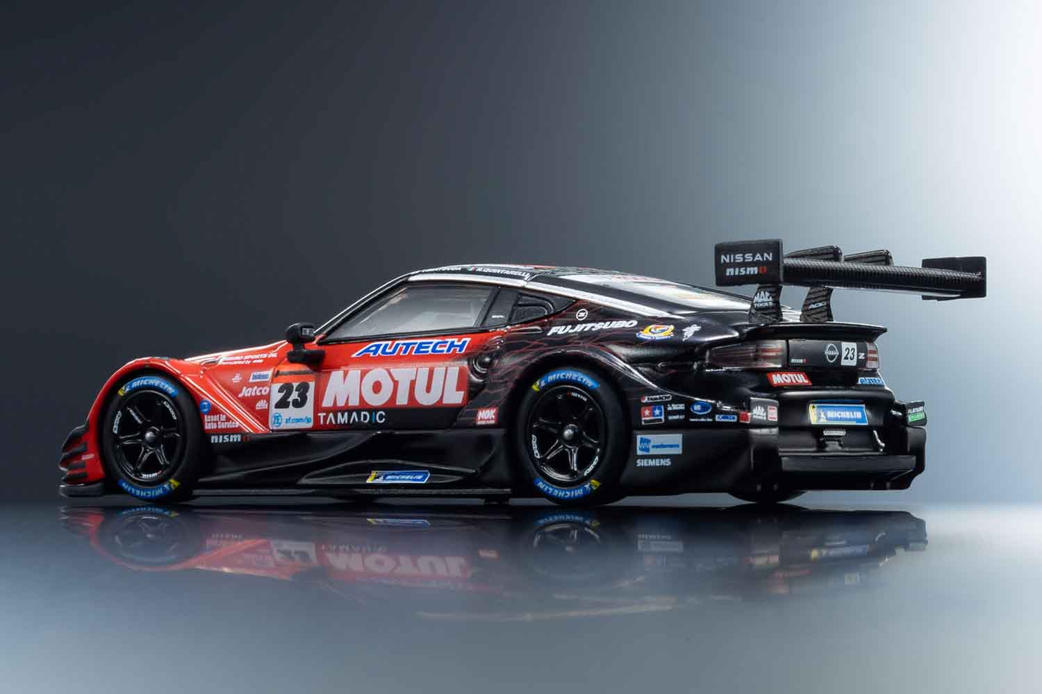 1/64スケールとは思えない作り込み！ 15年ぶりにSUPER GTに復活した「Z