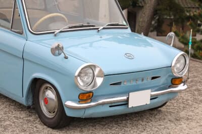 懐かしいマツダ「キャロル360」の2ドアを動態保存！ 動くクルマは日本