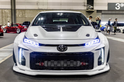車幅2メートル超え！ トヨタ「プリウス」を「326power」の極太ホイール